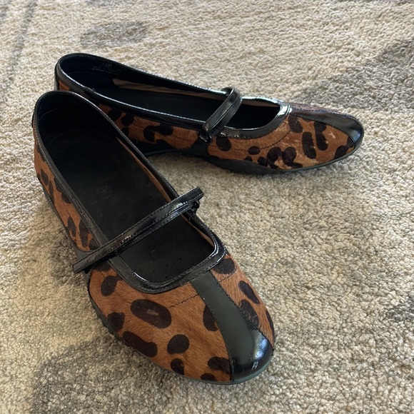 🍎SOLD Cole Haan Nike leopard print pony hair Mary Jane flats 10B Velcro Strap - Picture 11 of 11